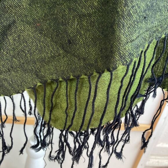 Real Pashmina shawl w/ tassels NWOT - Picture 4 of 5